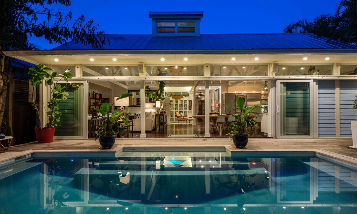 White Street Gallery District House | "Big Blu" is a 5-bed, 4-bath home with a heated pool in downtown Key West.