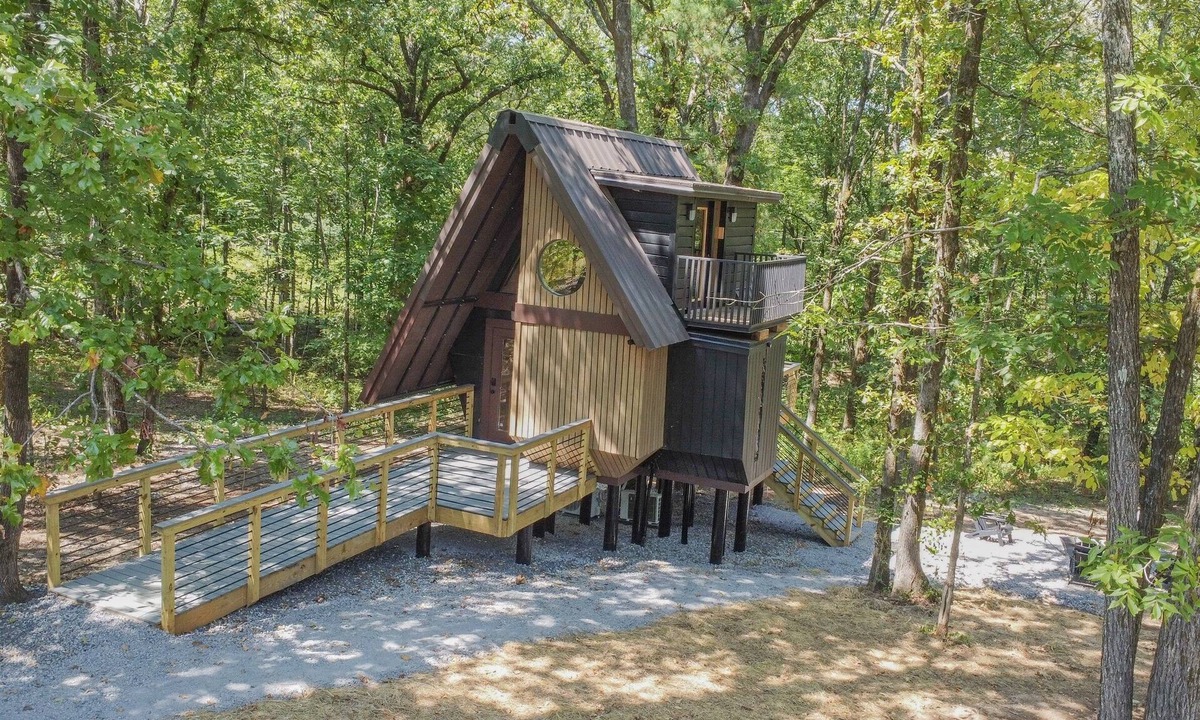 Pheba House | Birdhouse, Maben Venues, 14 mi to MSU