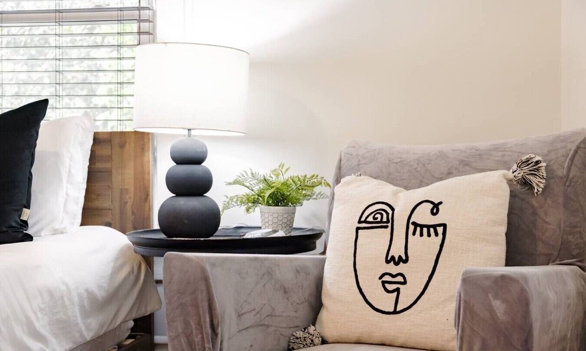 Crestline Heights Apartment | Black Velvet King Suite in Beautiful Highland Park