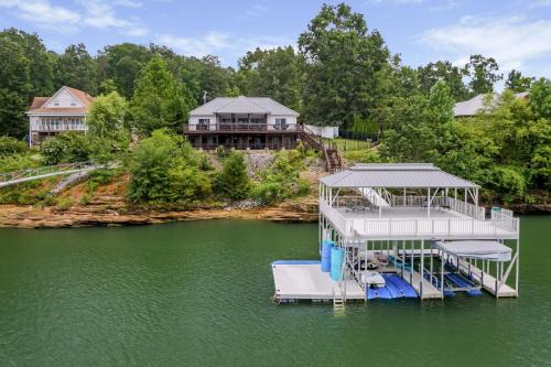 Houston House | Blessings Family Lodge- Amazing Sunsets, Amazing Views!