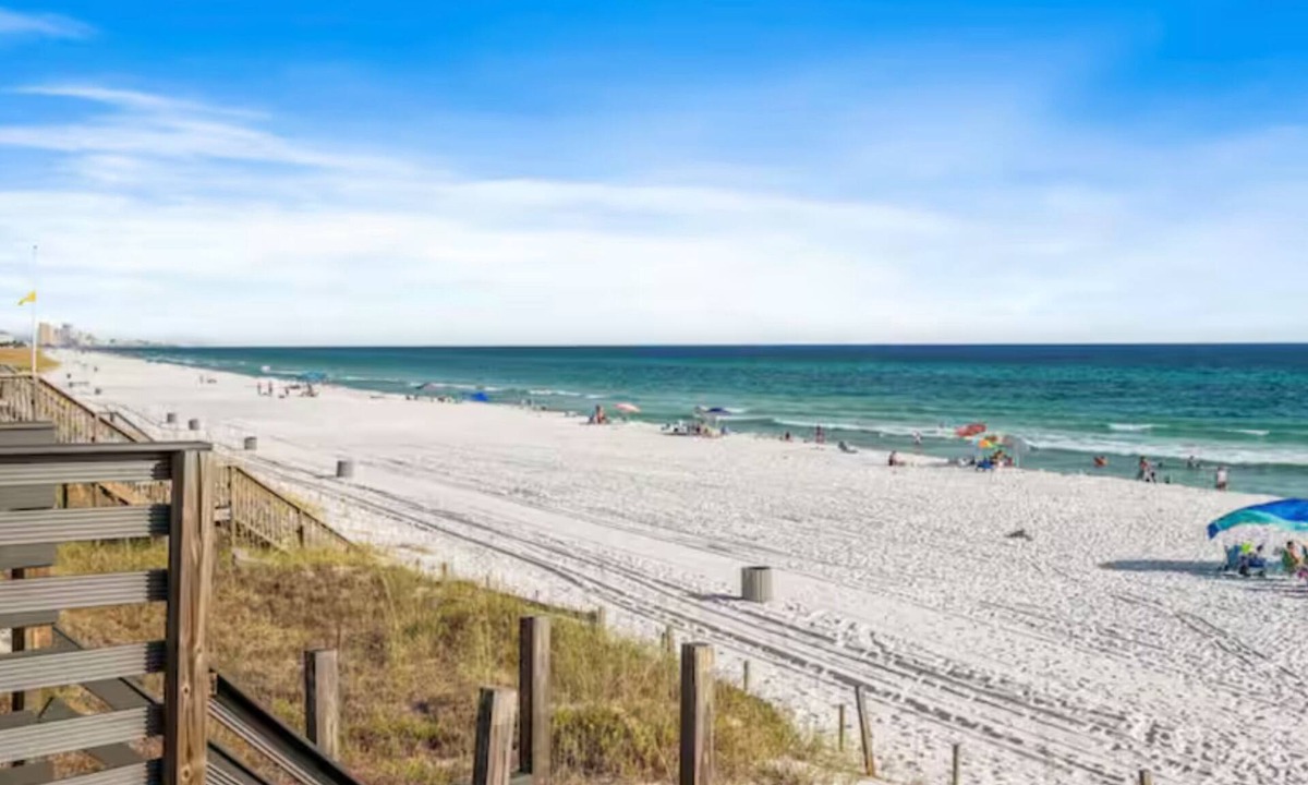 Hollywood Beach House | Blu-Skye Sandy Shenanigans- Beautiful 4 bedroom/4 bath PCB Exclusive West End