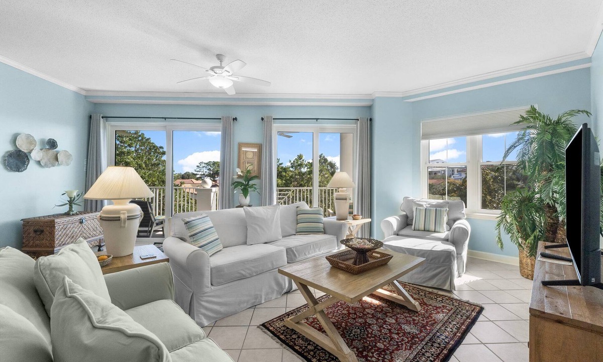 Santa Rosa Beach Condo | Blue Mountain Awaits: 3rd floor w/seasonal beach service!