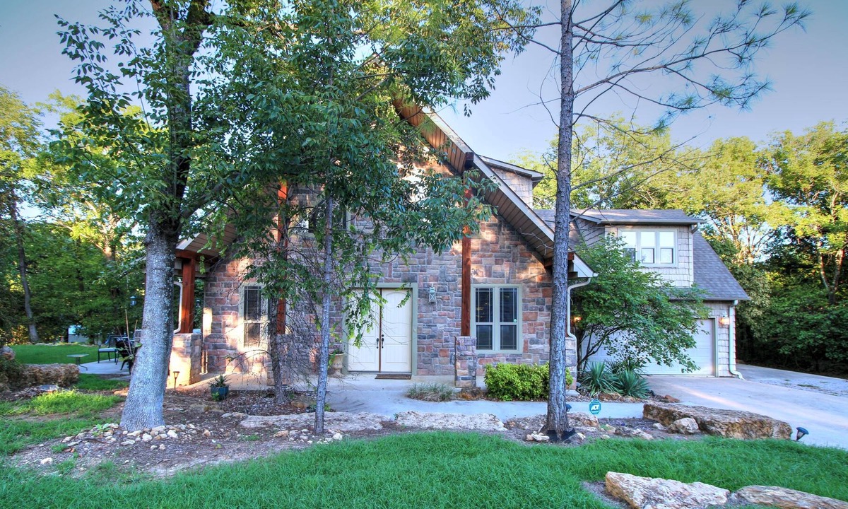 Kingston House | Bluebird Landing is a family-friendly home near Alberta Creek & Washita Point