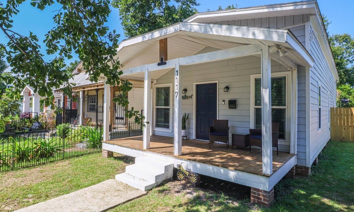 Gulfport Cottage | BlueFish Cottage, Walk 2 Beach, Casino, Pet Friendly