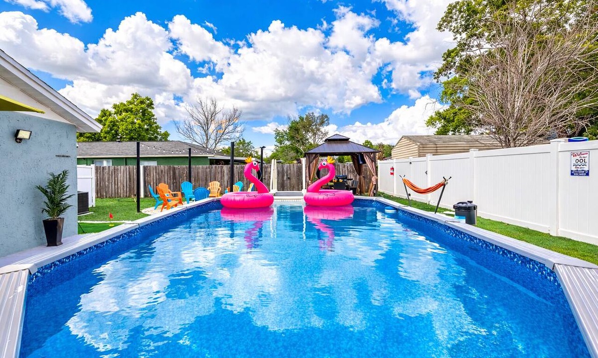 Limona Improvement House | Bluewood retreat/12ppl/pool/hot tub/location!