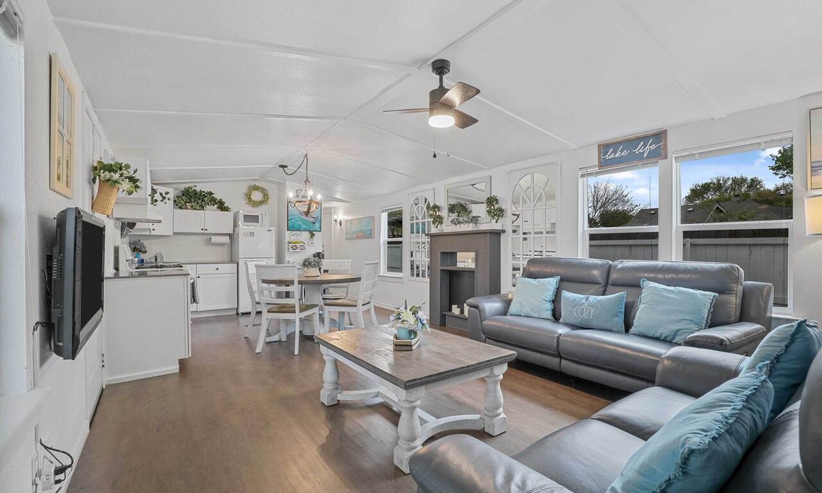 Lake Dallas Cottage | Boat & Fish on Lewisville Lake: Pet-friendly Haven