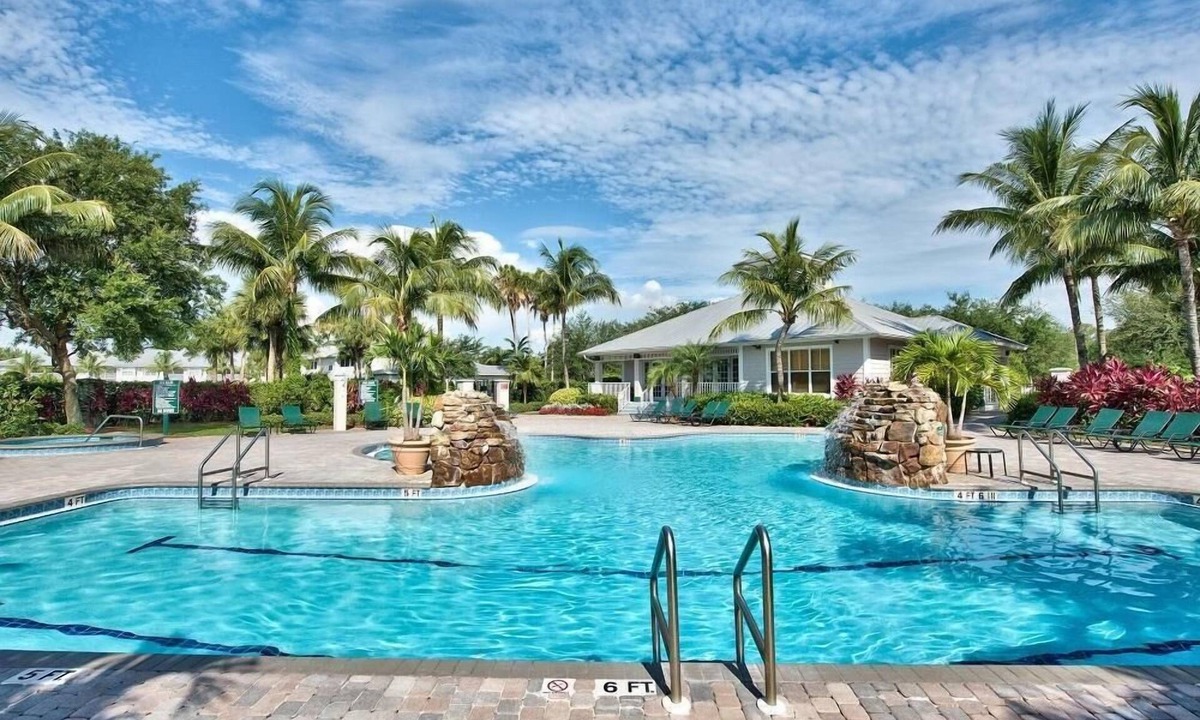 Naples Apartment | Bologna - Luxury 2-BR Condo with Lake & Golf Views at Green Links, Lely Resort. Access to Pool, Hot Tub, Tennis Courts, and Golf Courses. Near Naples Beaches & Downtown