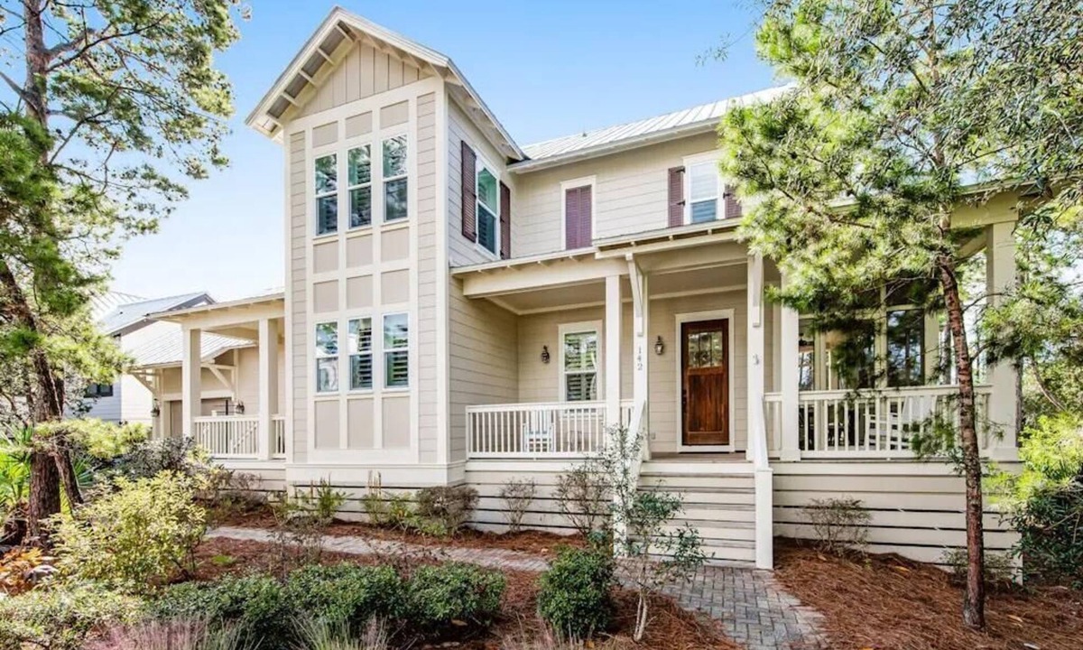 Lakeside at Blue Mountain Beach House | Book for 2026/2027!Discounts!9.8 Rated house,walk to the beach, community pool.