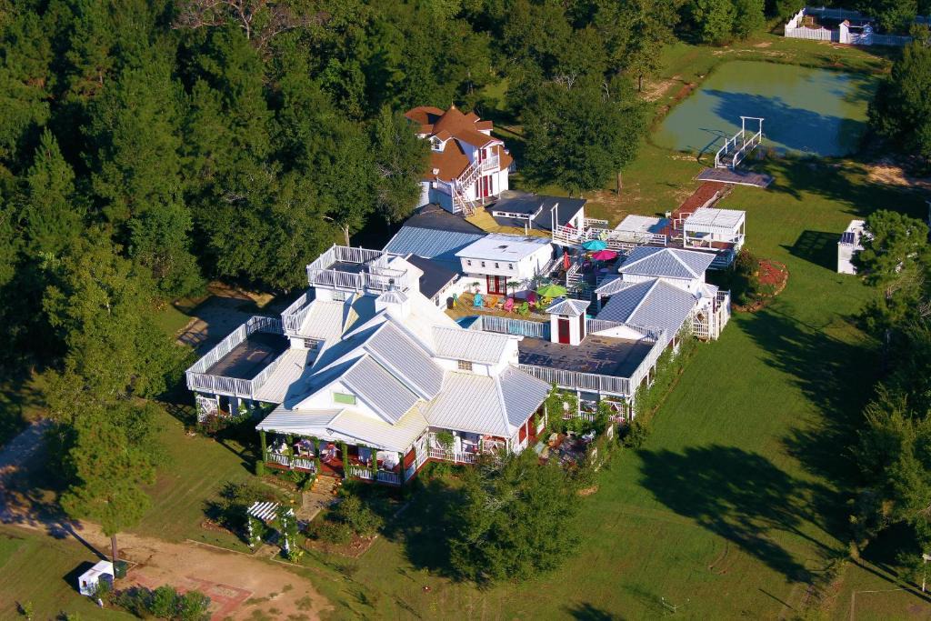 Voth Bed & Breakfast | Book Nook Inn