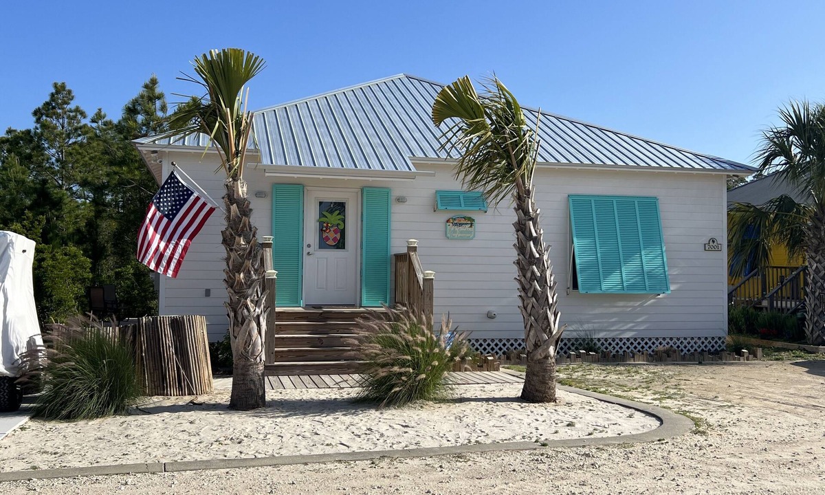 Fort Morgan Cottage | Book Now for a Great GetAway~Spectacular Cottage ~ Nearby Beach Access