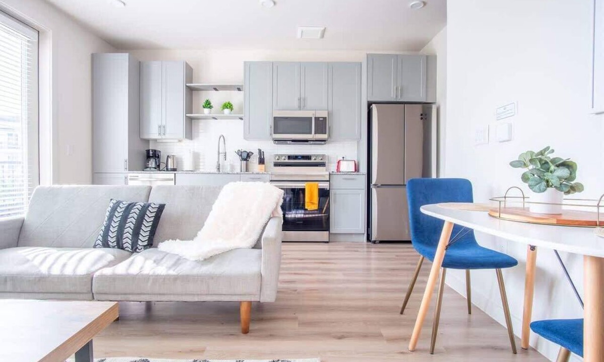 Dallas Apartment | Boulevard Stays Comfortable 1BR Suite w Pool, Parking, Gym 03
