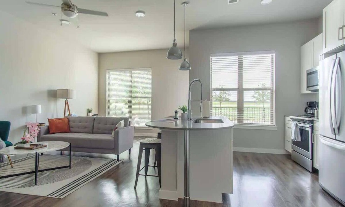 Allen Apartment | Boulevard Stays Luxury 1BR King Suite Pool Gym Parking - B