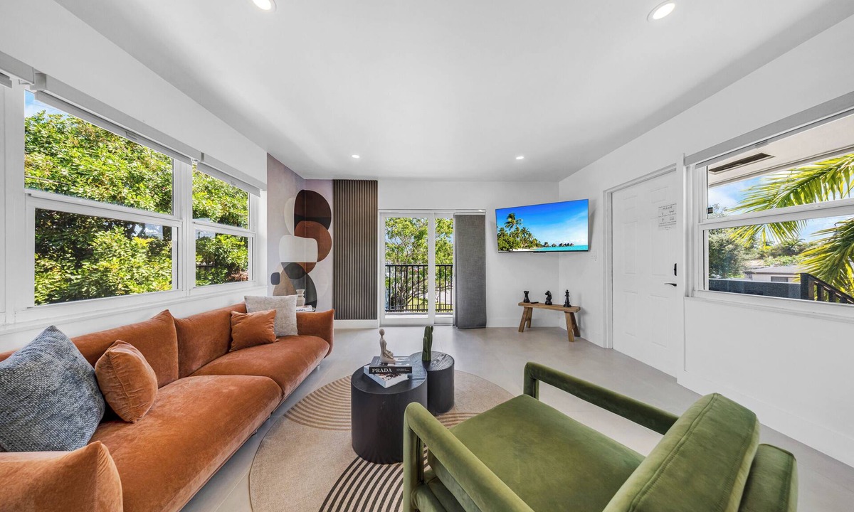Coral Ridge Isles Apartment | Boutique Stay - Resort -5min to beach-near shop