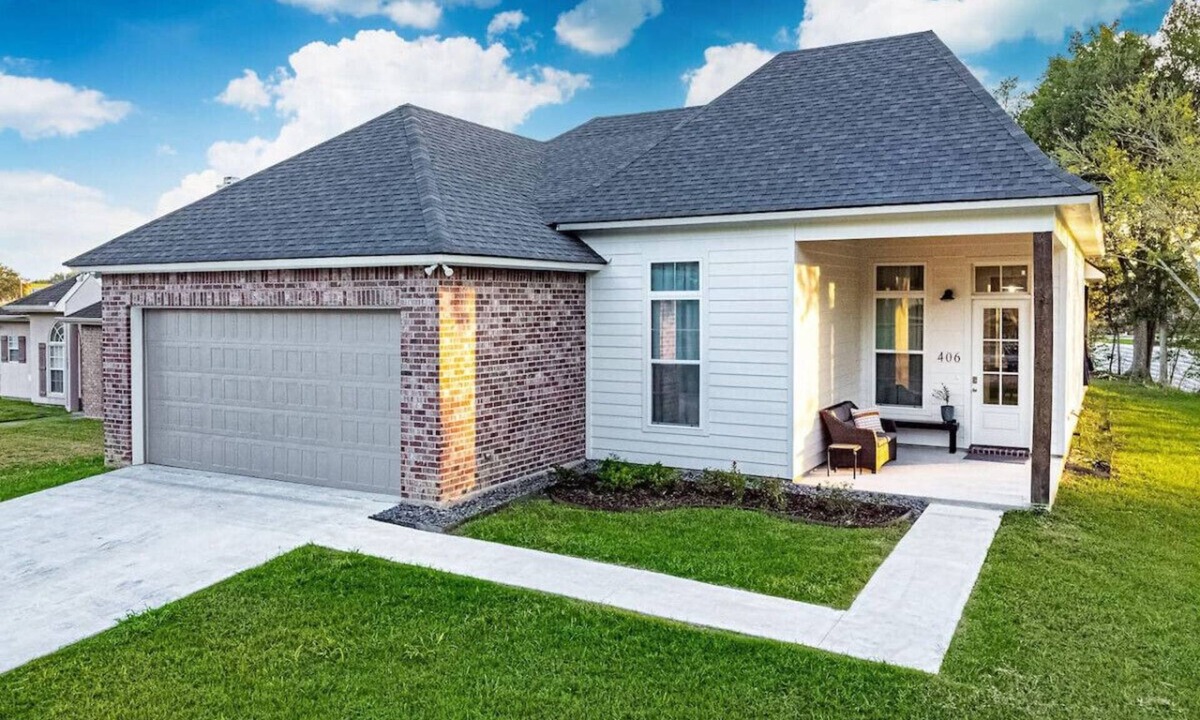 Lafayette House | Brand New Centrally Located In Lafayette