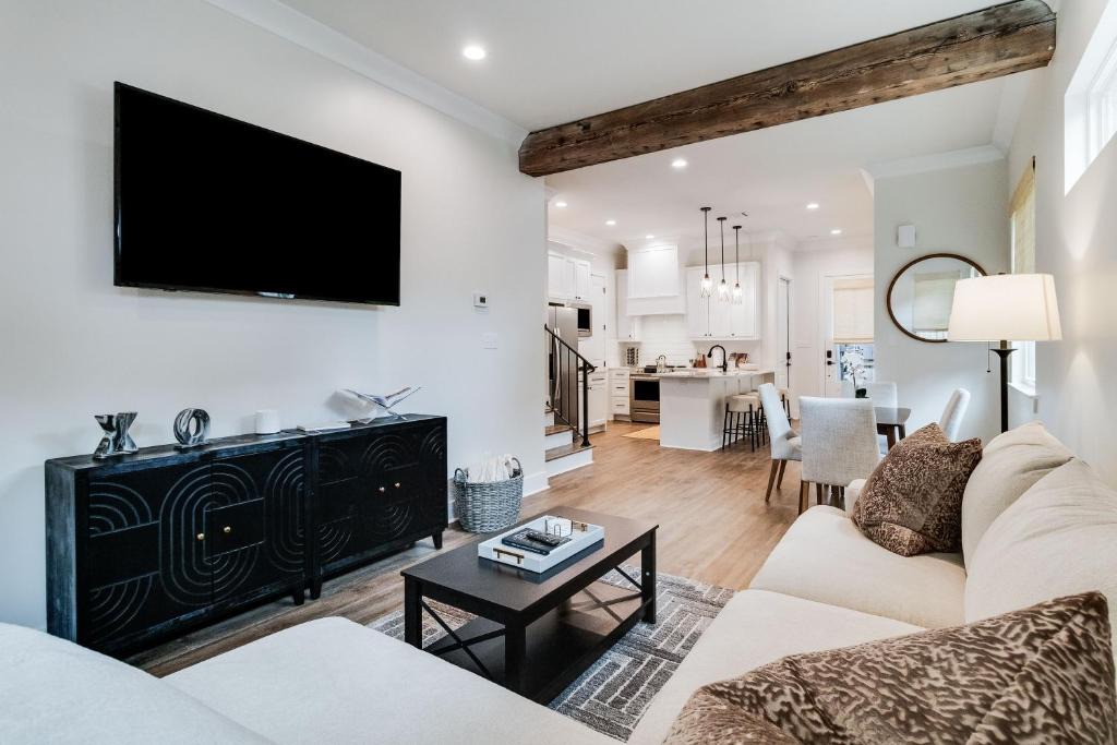 Lafayette Apartment | Brand New Designer Townhome in the Middle of Town
