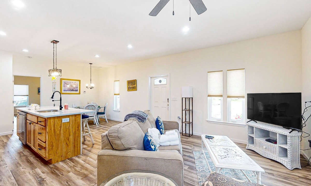 Port St. Joe House | Brand-new home with hangar, central AC, & full kitchen - dog-friendly