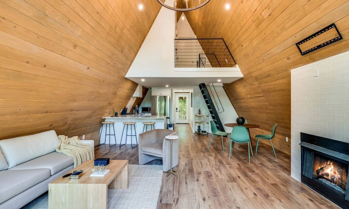 New Iberia House | Breathtaking Luxurious A-Frames with Hot-Tub in Louisiana