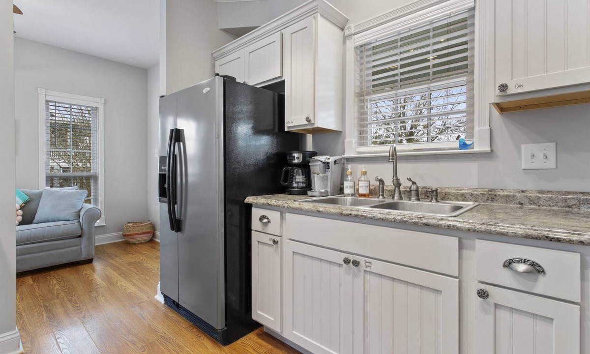 Waveland House | Bright and Airy 'Yellow House' w/pool!