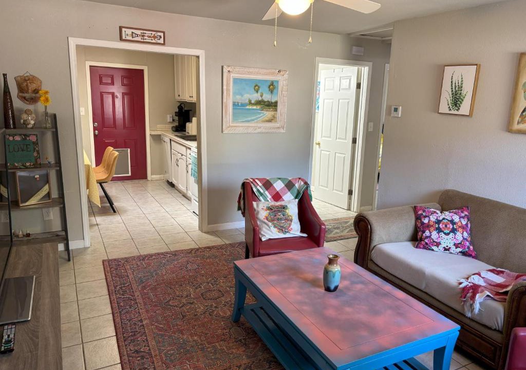 Gulf Breeze Apartment | Bright & Breezy Cottage