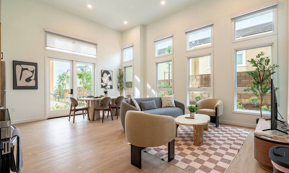 San Bernardino County Apartment | Bright King 2B2B｜Pool & Spa｜Smart 4K TVs in all Rm