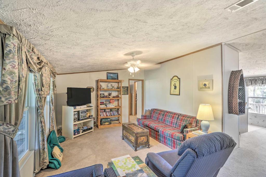 Steinhatchee House | Bright Steinhatchee Home Proximity to Ocean!