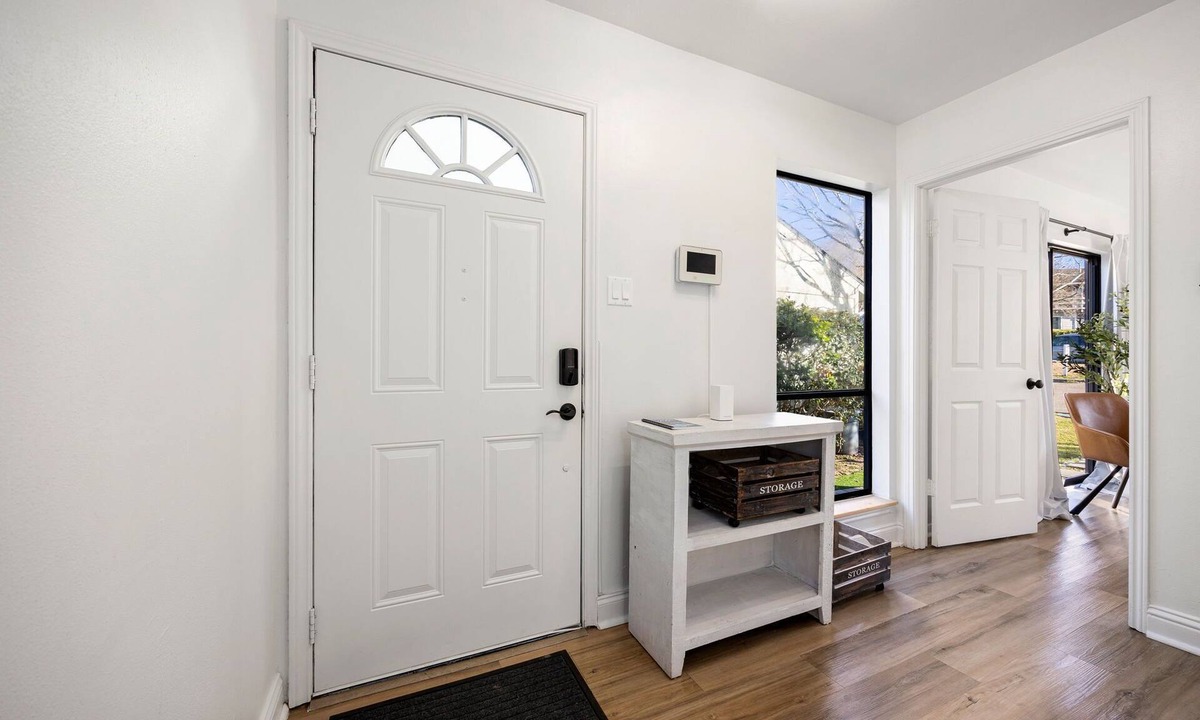 April Sound House | Brilliant 3-bedroom townhome in charming April Sounds Community