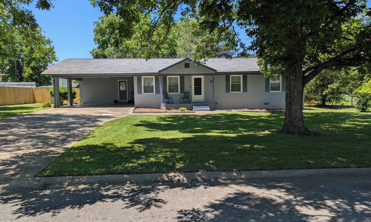Saks House | Bring the crew to this comfortable 3/2 home minutes from everything in Anniston