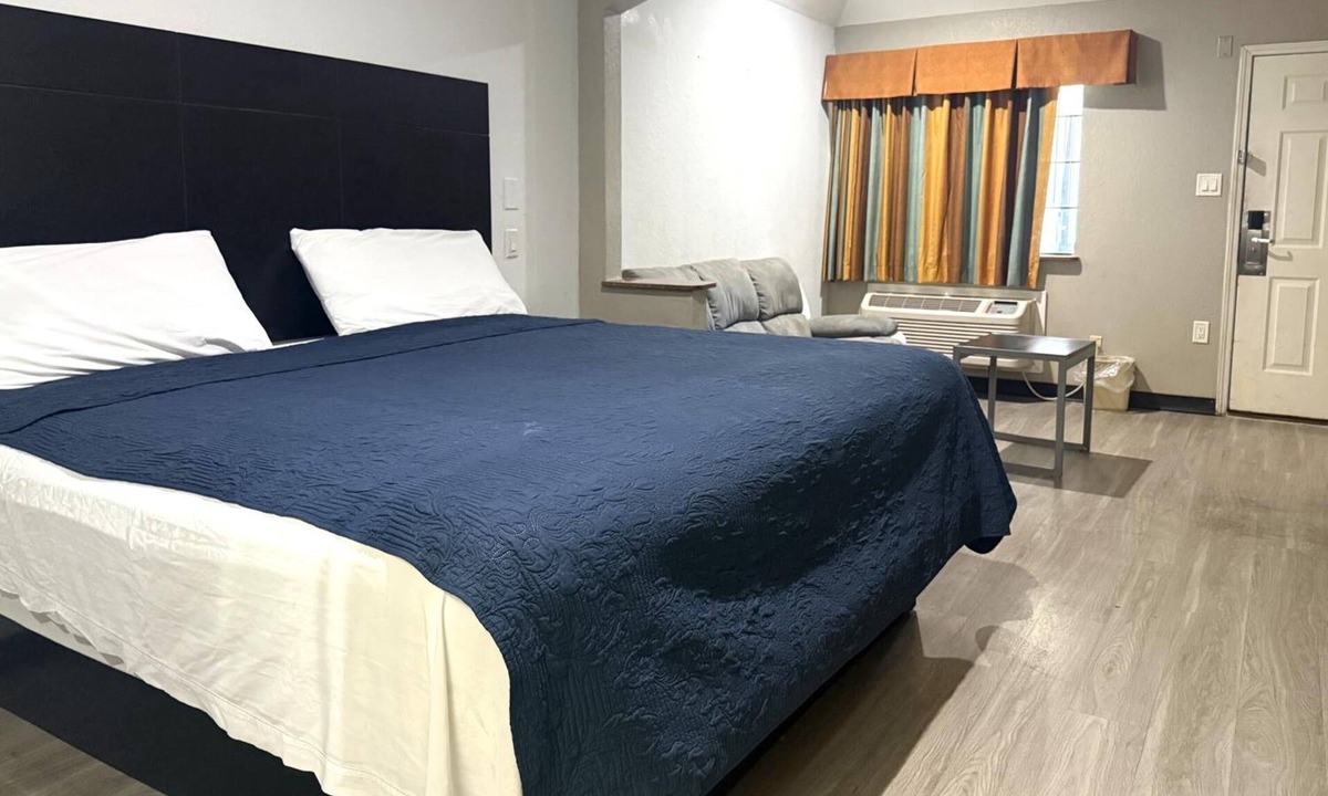 Greater Greenspoint Hotel | Budget-Friendly King Room | Thorne Stadium - 1.5 miles & IAH Airport -6.8 miles