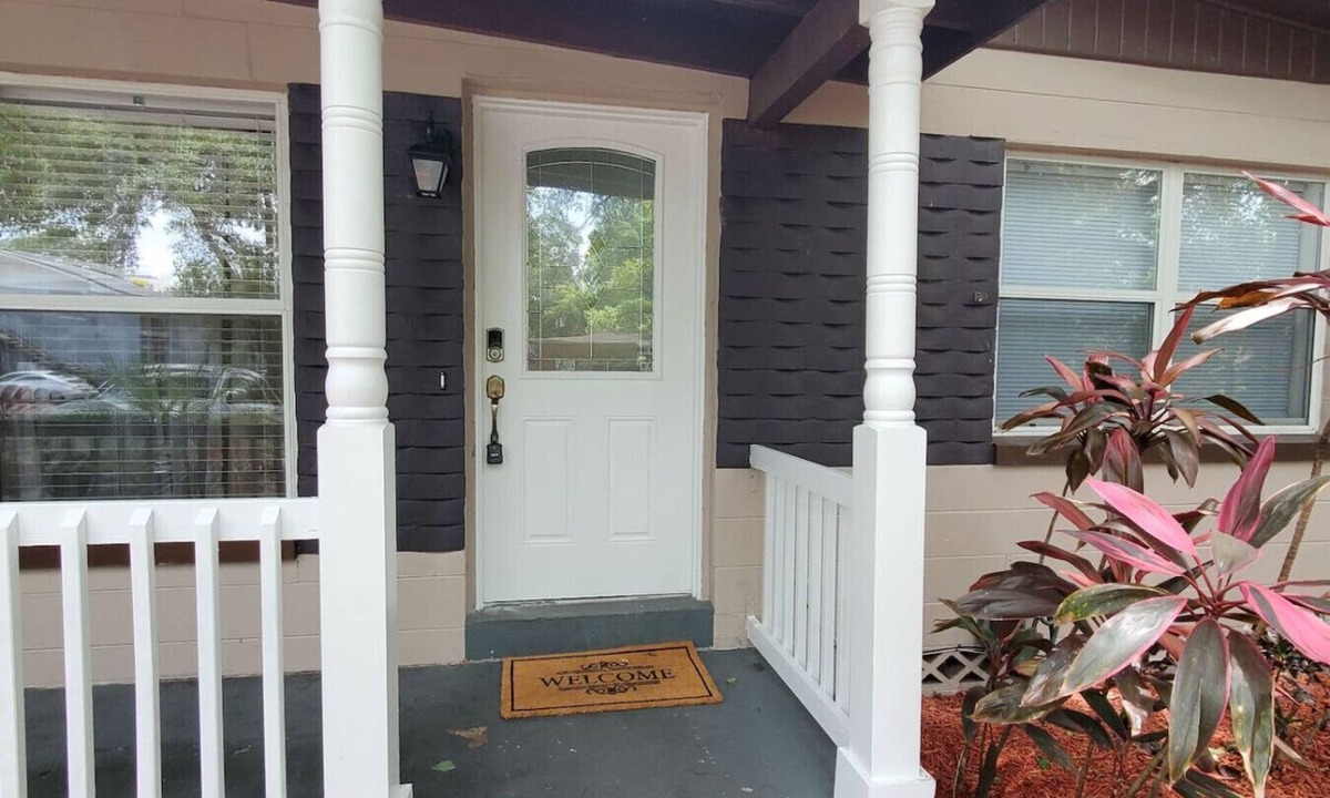 Lawsona - Fern Creek House | Bungalow DT by Lake Eola & KIA center Sleeps 12