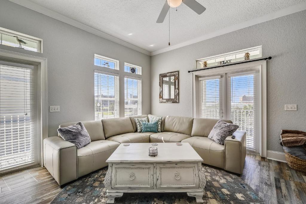 El Centro Beach House | C Dreams by Book That Condo