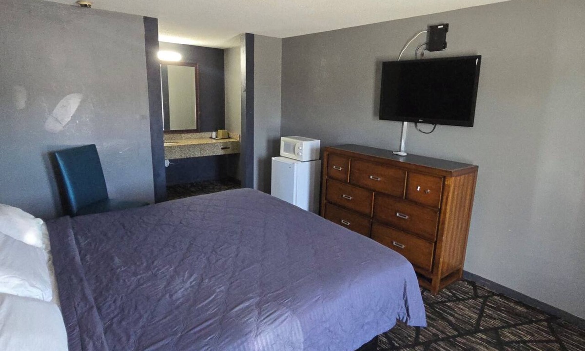 Cleveland Hotel | c towninn and suites