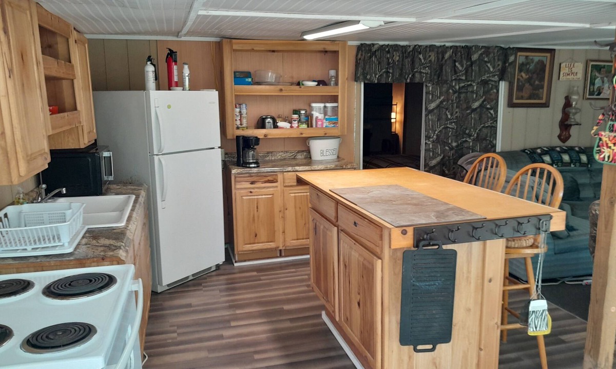 Zavalla Cabin | Cabin #2 at Monterrey Park an Boat Launch area on Lake Sam Rayburn