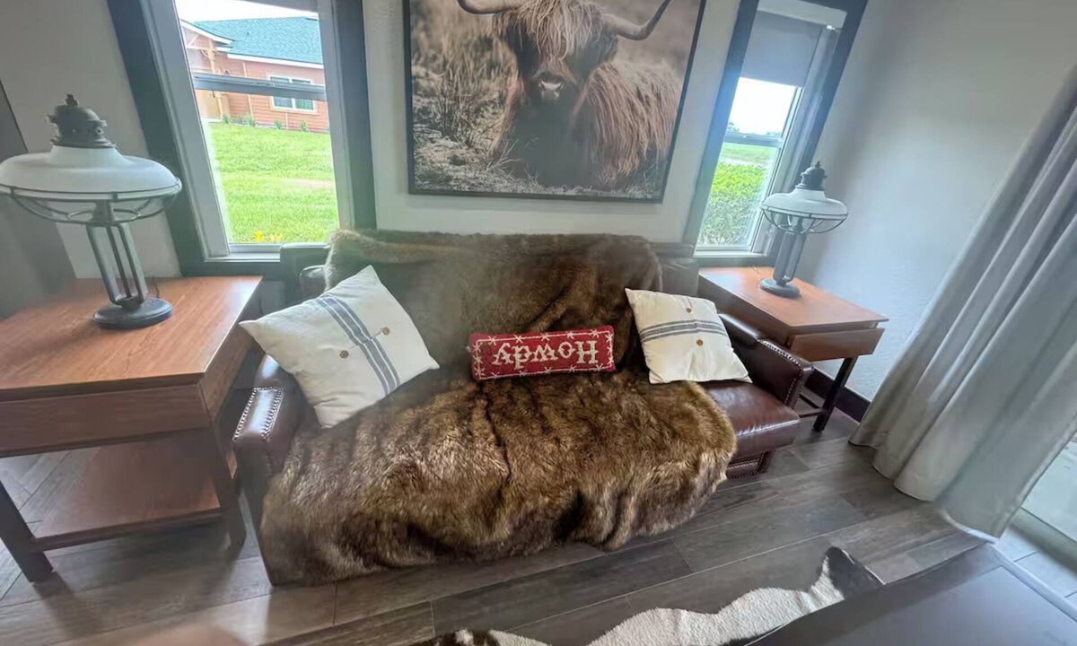 River Ranch Cabin | Cabin at Westgate River Ranch – Sleeps 4 Deluxe Lock-Off Labor Day Weekend 2026