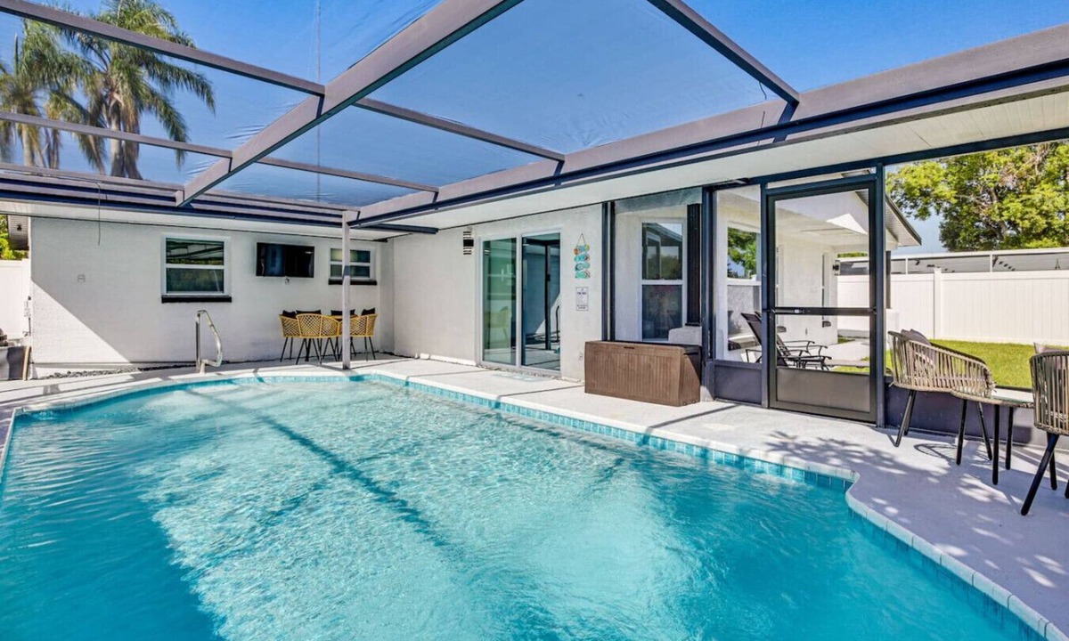 Holiday Lake Estates House | Canal-Front Getaway Poolside Relaxation Fishing