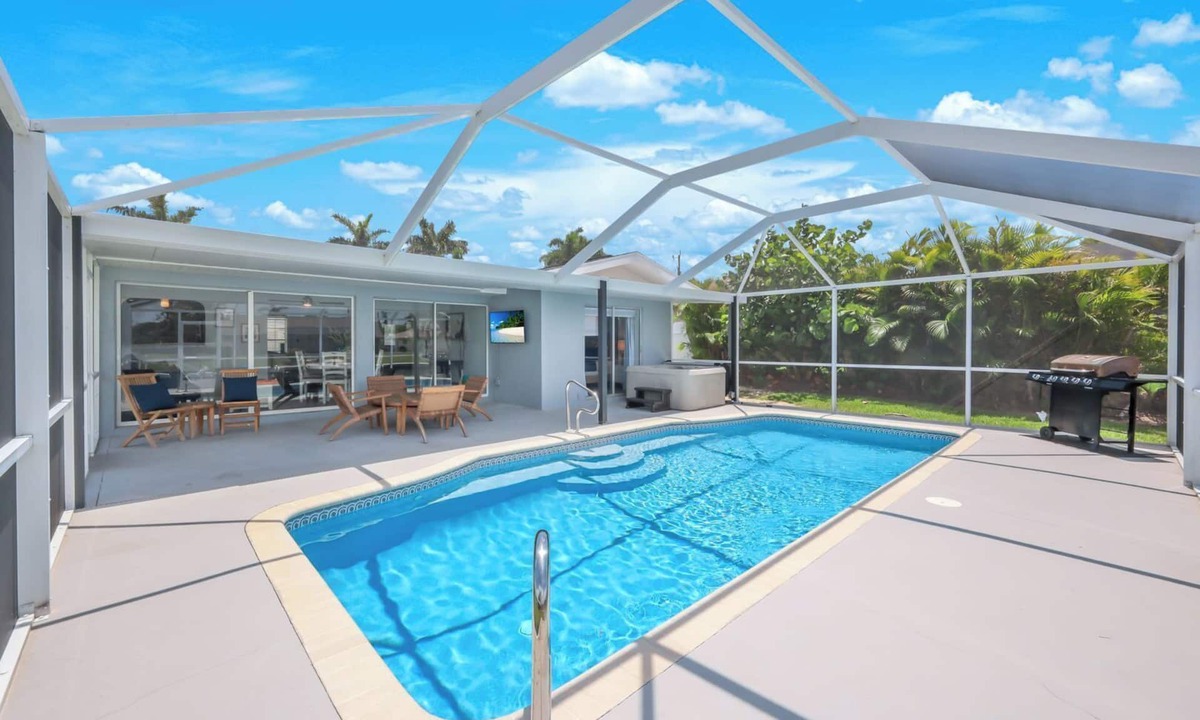 Pelican House | Canal🌴Pool, Hot Tub, Boat Rental, Dog Run
