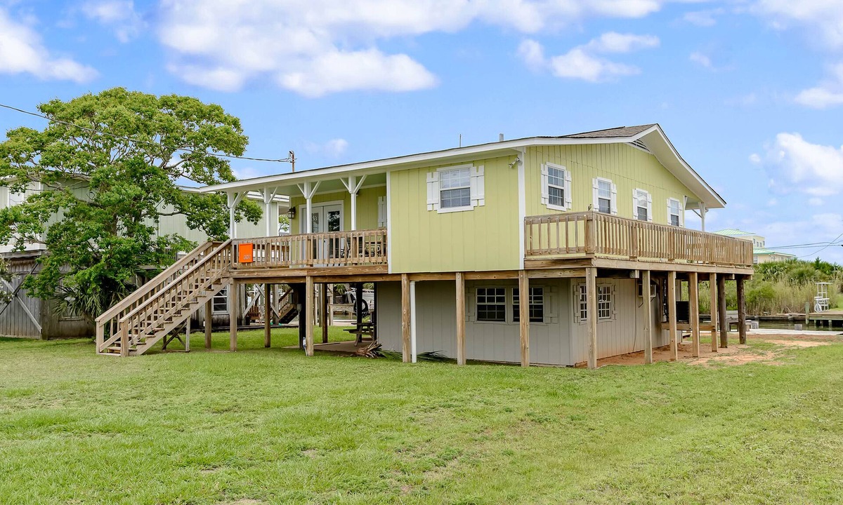 Royal Lagoons House | Canal side home with room for a boat