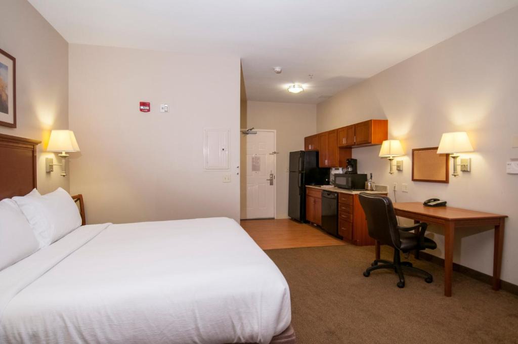 Flowood Hotel | Candlewood Suites Flowood, MS by IHG