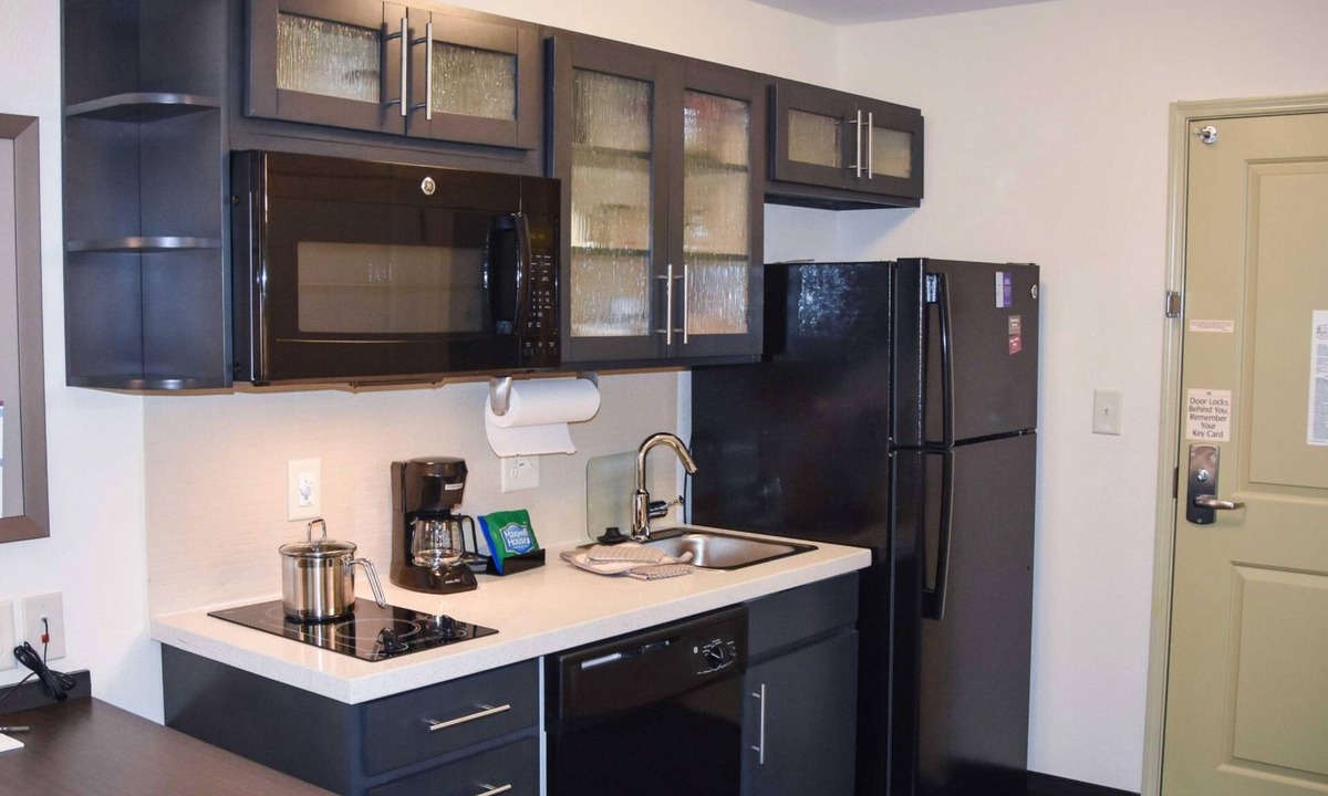 Pearl Hotel | Candlewood Suites Pearl by IHG