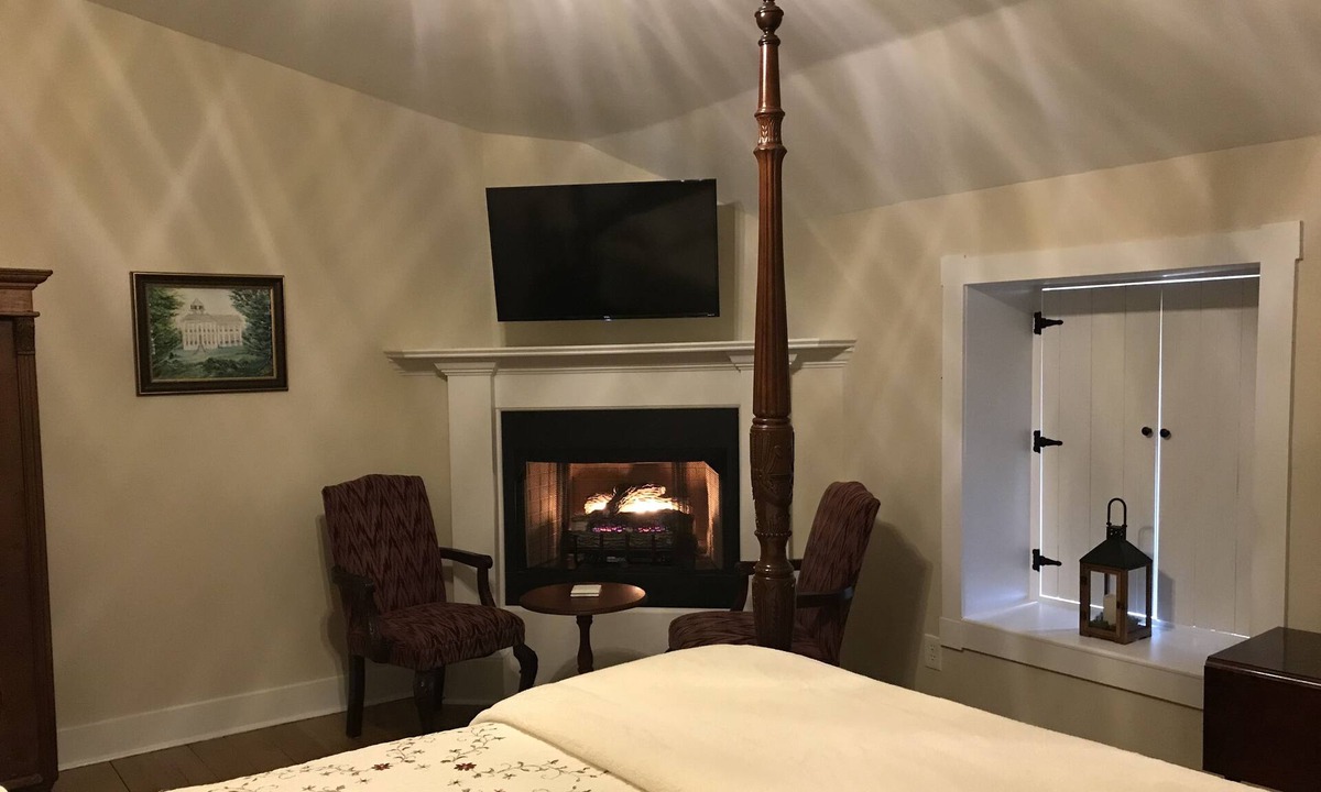 Alcorn State Bed & Breakfast | Canemount Plantation Inn