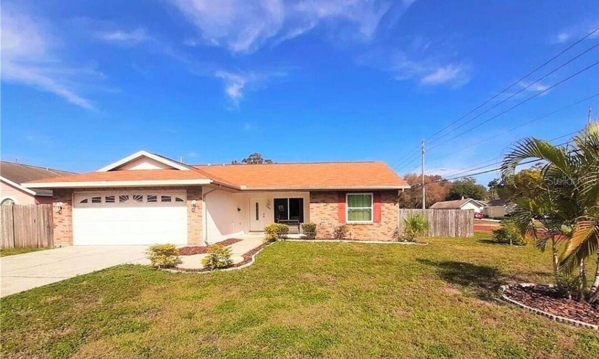 United Central House | Cara's Cozy Corner 3-bedroom house with AC in delightful Central St. Petersburg