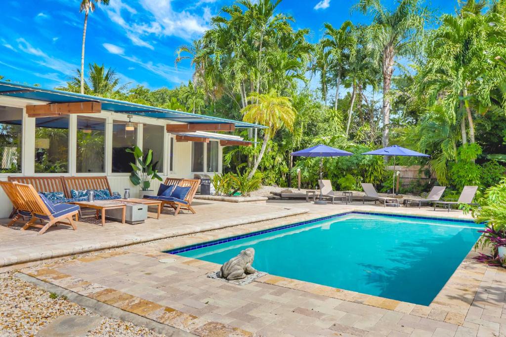 Biscayne Park House | Casa in Tropic Paradise with Pool and BBQ
