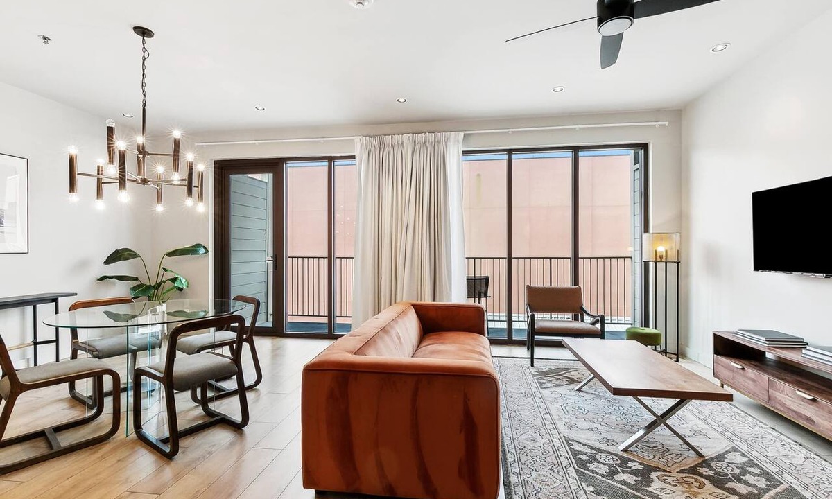 Central Business District Apartment | Central 1BR Apartment in CBD w/Balcony