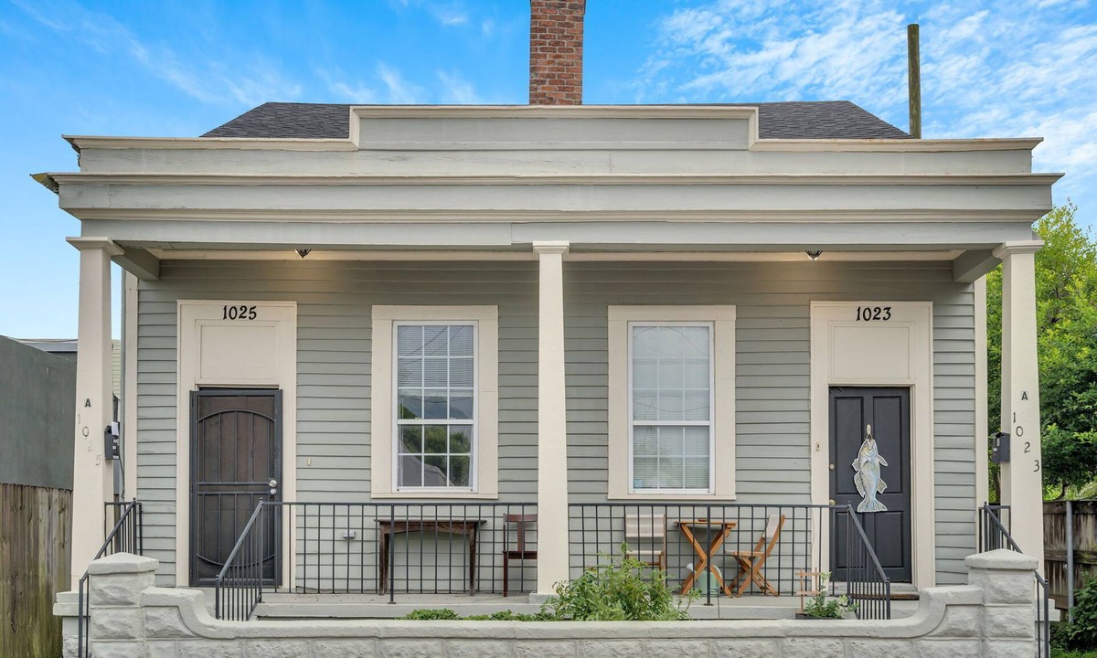 Lower Garden District Apartment | Charming 1 bedroom in historic home -Festival Stay