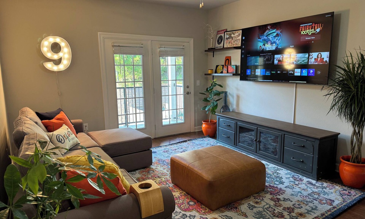 Oxford Condo | Charming 2/2 condo. Fresh, new, cozy, & eclectic. Walk 2 campus. Happy place.
