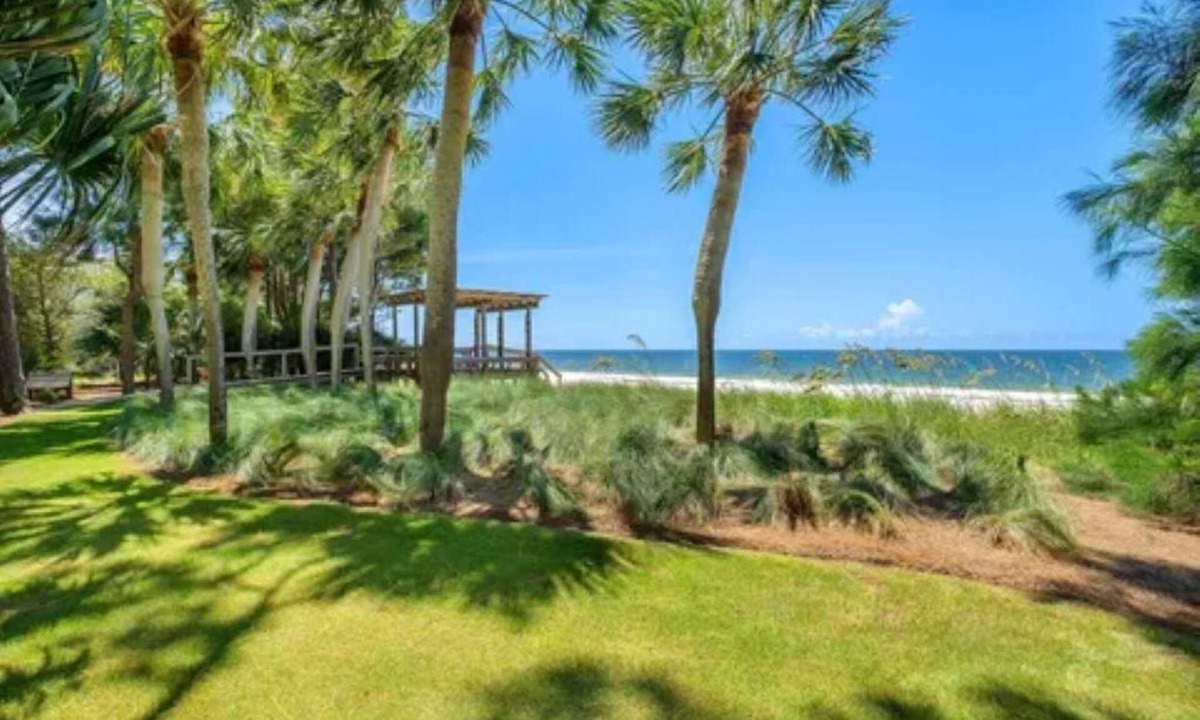 Alligator Point House | Charming 2-bedroom house in Alligator Point with direct ocean views.