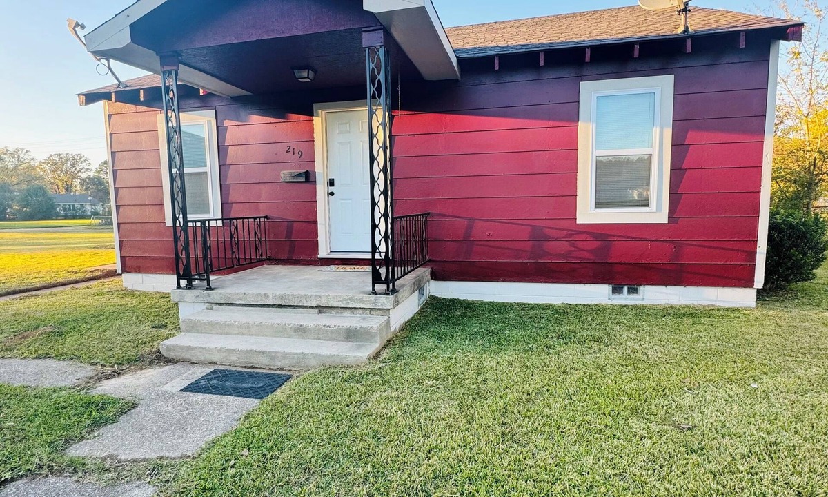 East Camden House | Charming 2-bedroom house in East Camden with AC, WiFi