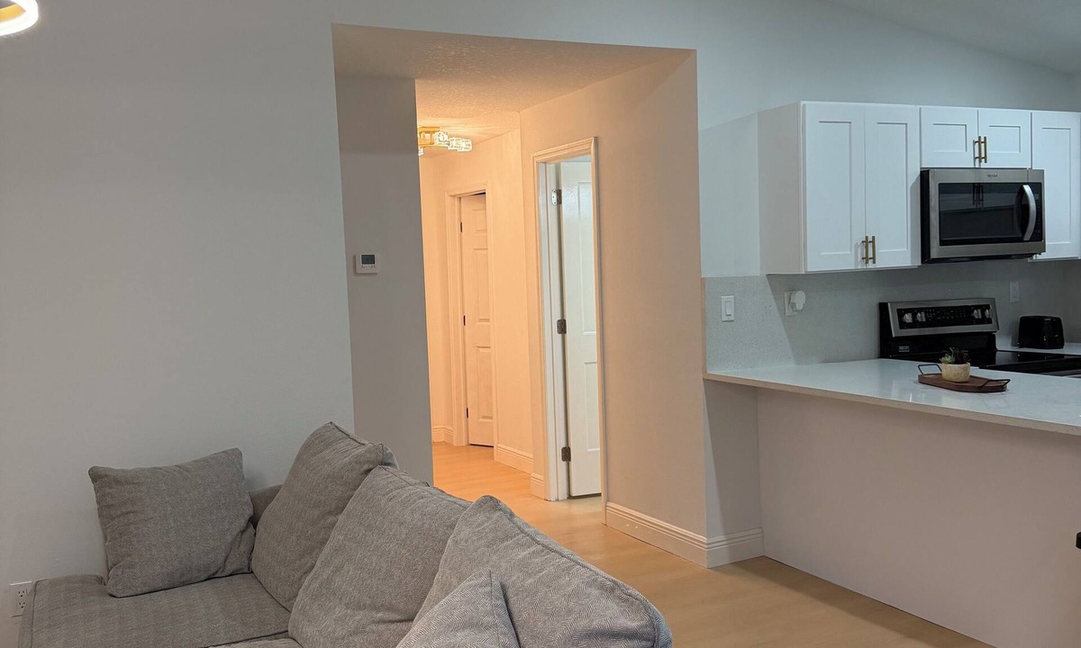 Pinecrest West Park House | Charming 2BR/2BA Getaway – Feels Like Home