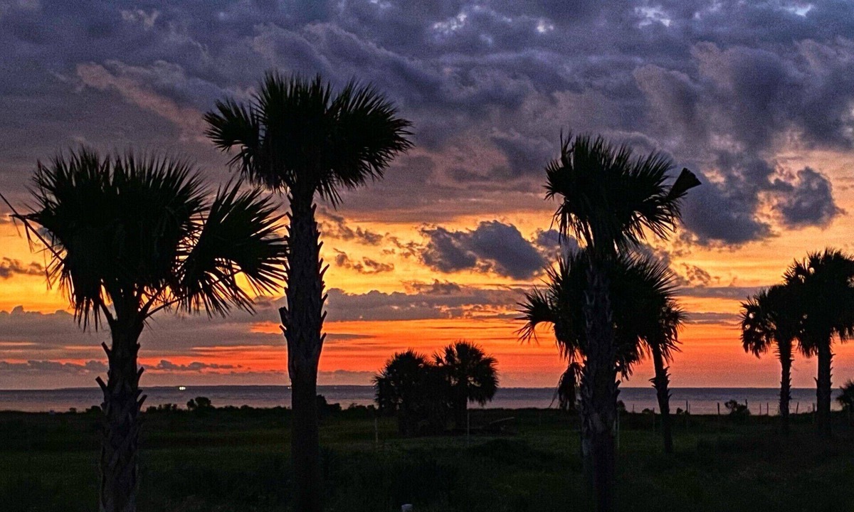 East End Condo | Charming 3 Bedroom condo centrally located on the island with nice Gulf views!