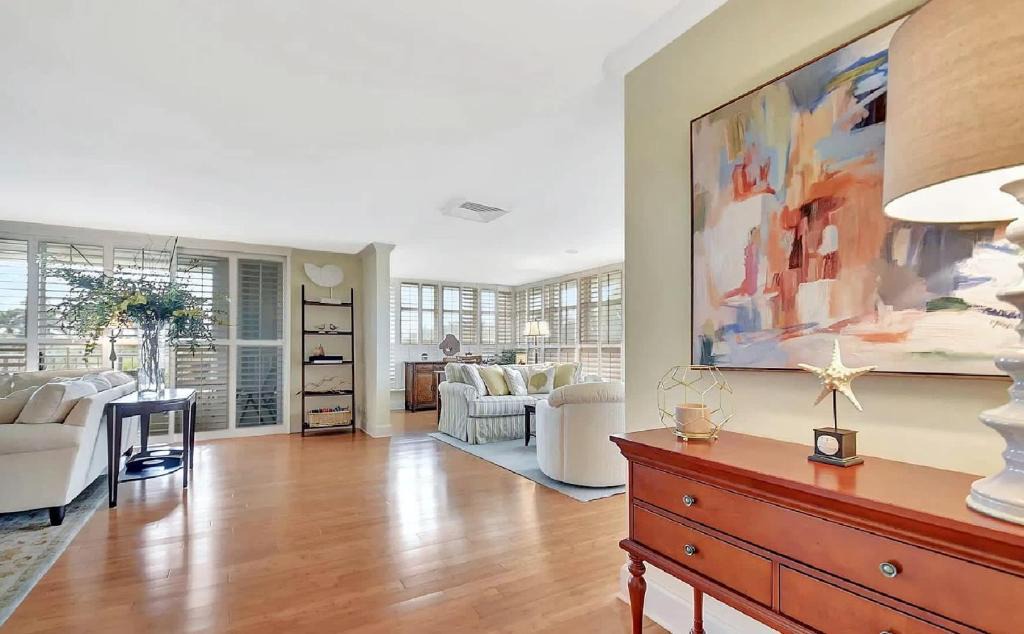 Palm Beach Apartment | Charming 3 Bedroom Condo Near Worth Avenue