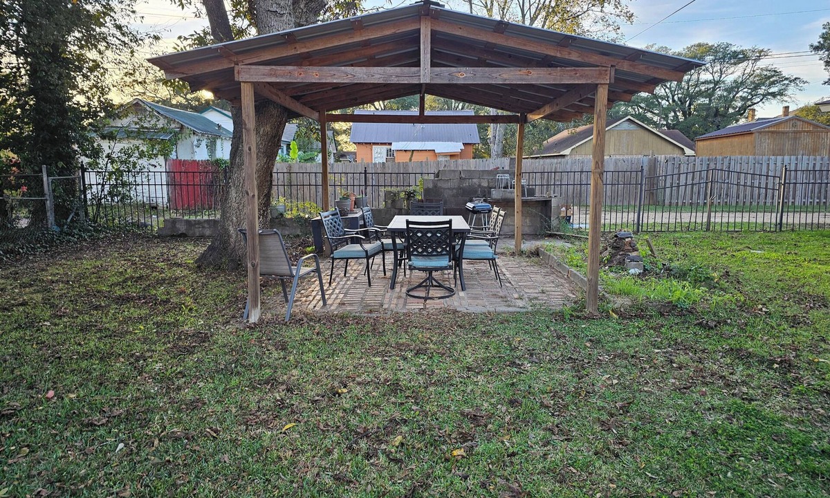 Greenwood House | Charming 3-bedroom house in serene Greenwood with WiFi, AC